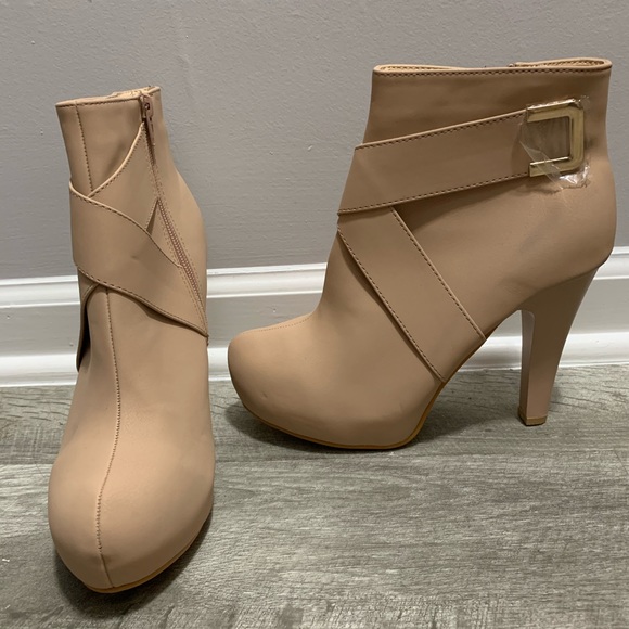 Shoes - NEW White/Cream Heeled Ankle Booties
